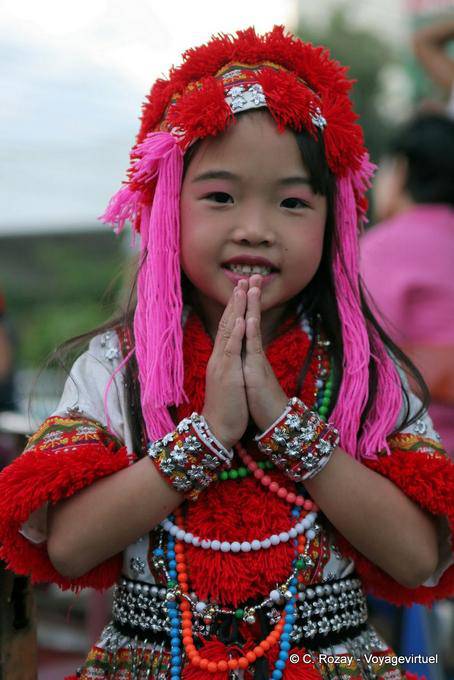 Niña en traje tradicional, Chiang Mai - Tailandia