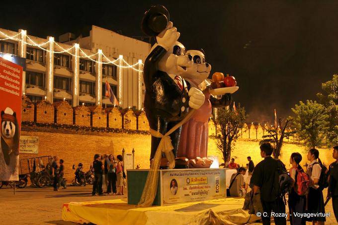 Figuras de Loi Krathong Festival en Chiang Mai - Tailandia