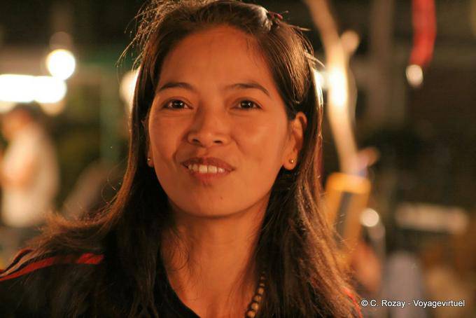 Mujer sonriente Chiang Mai - Tailandia
