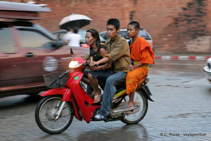 Motocicleta Trio, Chiang Mai - Tailandia