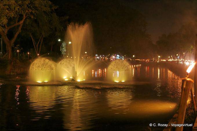 Jets en el río Ping, Chiang Mai - Tailandia