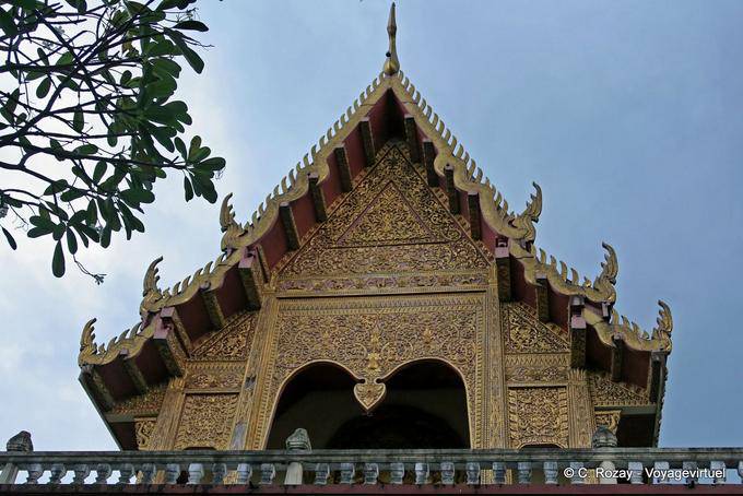 Detalle de la decoración Wat Phan Tao, Templo Chiang Mai - Tailandia