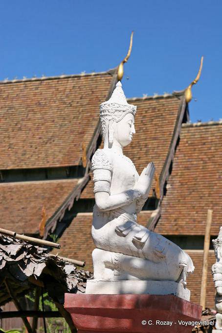 Estatua Arrodillado, Templo Chiang Mai - Tailandia