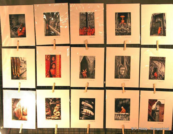 Imágenes para la venta en el mercado de la noche, de Chiang Mai - Tailandia