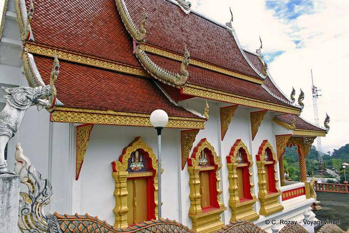 El templo de la montaña, la vista lateral, Mai Chiang Región - Tailandia