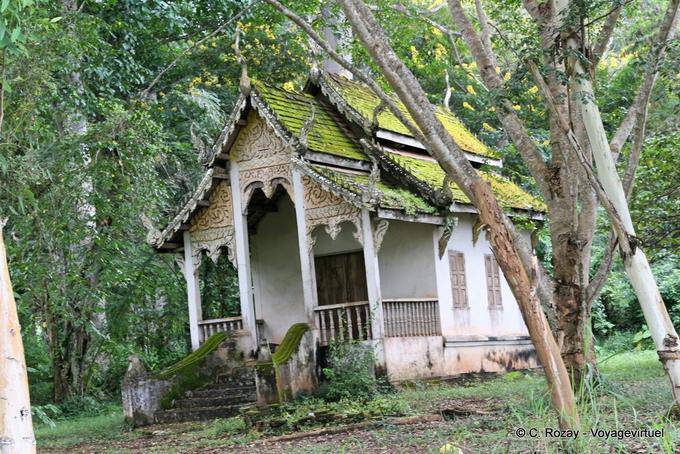 Pequeño templo en un bosque, de Chiang Mai - Tailandia
