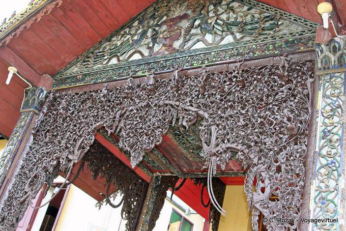 Detalle de la entrada de Wat Sri Chum, Lampang - Tailandia