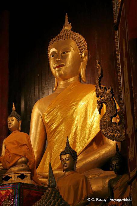 Golden Buddha, Wat Chedi Luang, Chiang Mai - Tailandia