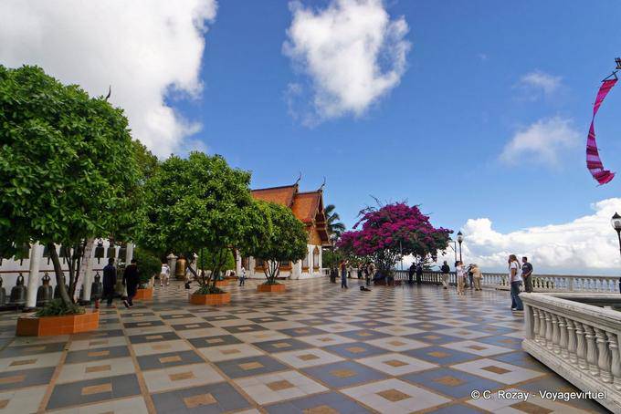 La gran terraza, Wat Doi Suthep, Chiang Mai - Tailandia