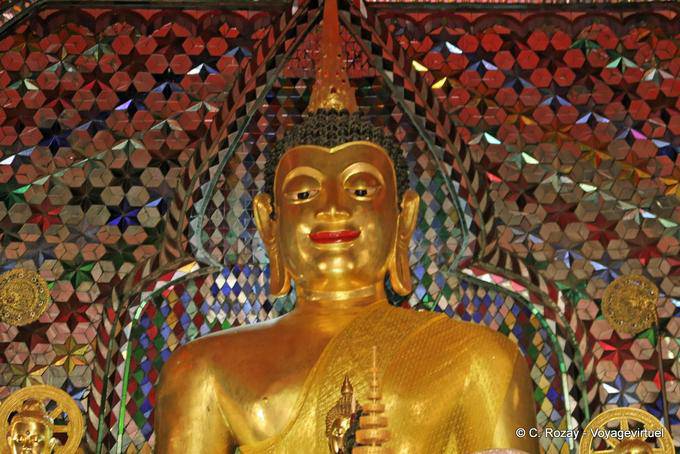 Sonrisa de oro de Buda, Wat Doi Suthep, Chiang Mai - Tailandia