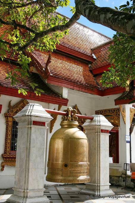 Alarma de oro, Wat Doi Suthep, Chiang Mai - Tailandia