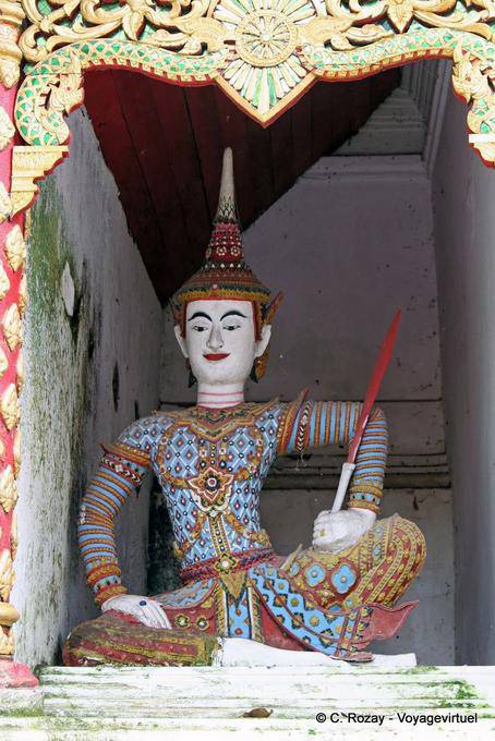 Un divertido Nat Wat Doi Suthep, Chiang Mai - Tailandia