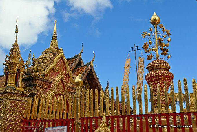 La riqueza del santuario, Wat Doi Suthep, Chiang Mai - Tailandia