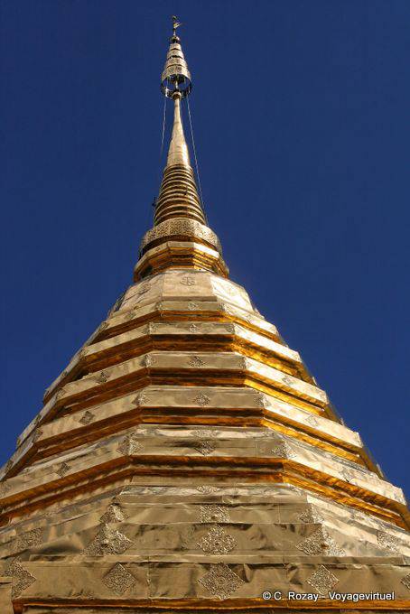 Top estupa de Wat Doi Suthep, Chiang Mai - Tailandia