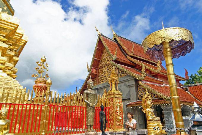 La actitud de la marcha, Wat Doi Suthep, Chiang Mai - Tailandia