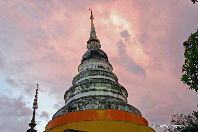 Chedi Phradhatluang, Wat Phra Singh, de Chiang Mai - Tailandia