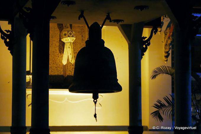 Campanario campana, Wat Phra Singh, de Chiang Mai - Tailandia