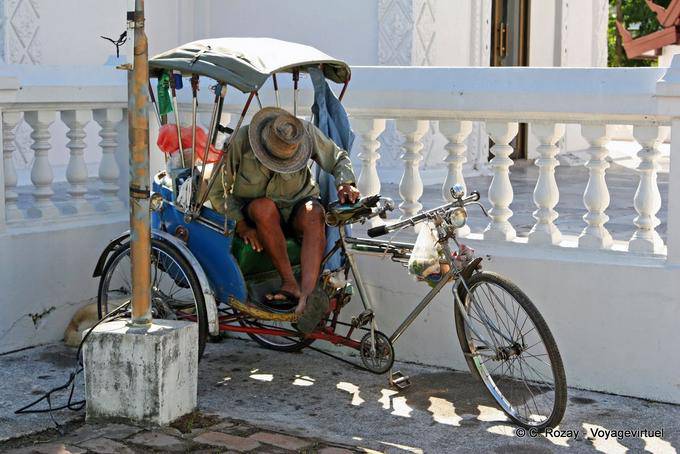 Espera Rickshaw, Wat Phra Singh, de Chiang Mai - Tailandia