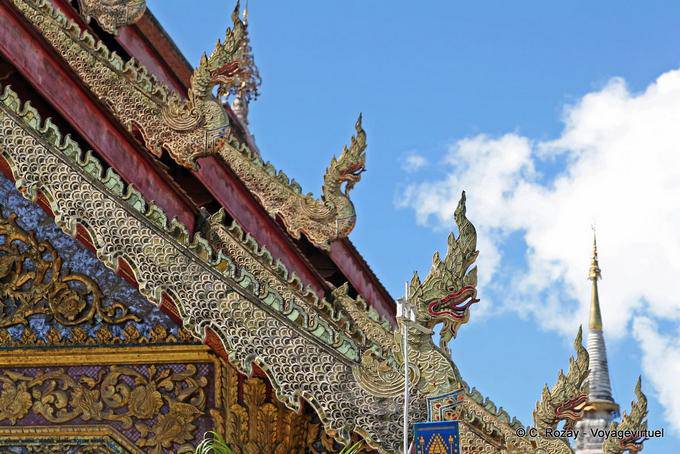 Dragones en el final del techo, Wat Phra Singh, de Chiang Mai - Tailandia