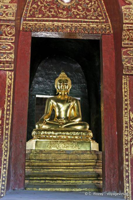 Oro nicho de Buda, Wat Phra Singh, de Chiang Mai - Tailandia