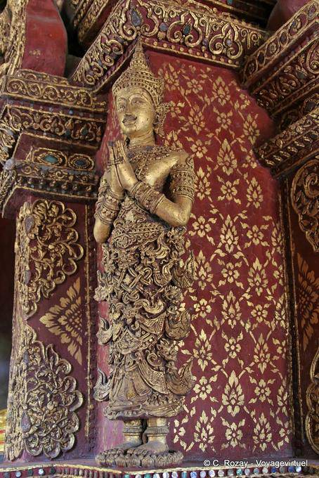 Estatua de oro rezando, Wat Phra Singh, de Chiang Mai - Tailandia