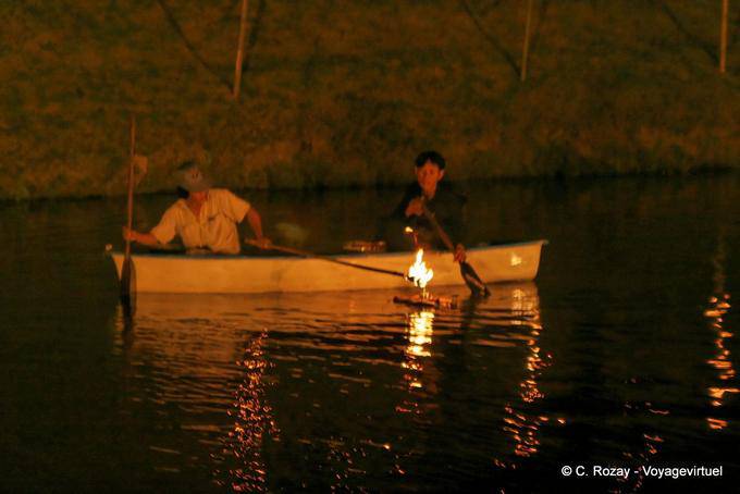 Encendedores en río revuelto, Chiang Mai - Tailandia