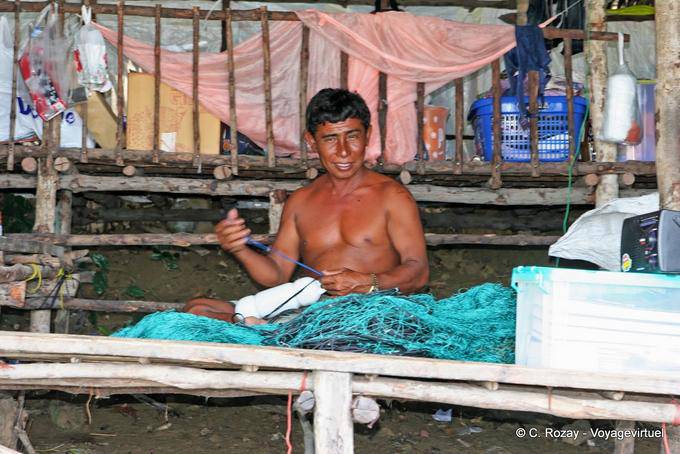 Reparación de redes, Koh Phi Phi - Tailandia