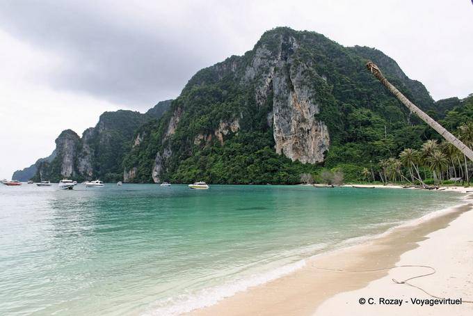 Montañas del ala izquierda de la mariposa, Koh Phi Phi - Tailandia
