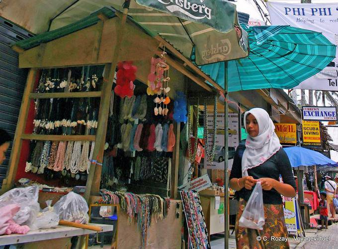 Passante musulmana, Koh Phi Phi - Tailandia
