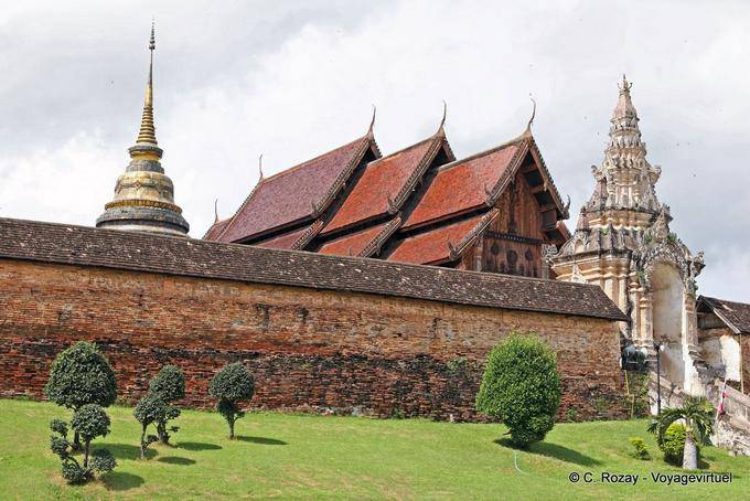 Exterior Wat Phra que Lampang Luang - Tailandia
