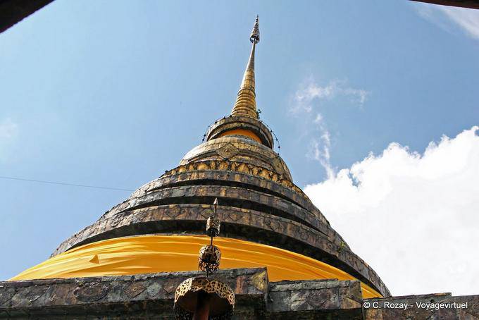 Inicio de Chedi Wat Phra que Lampang Luang, Lampang - Tailandia