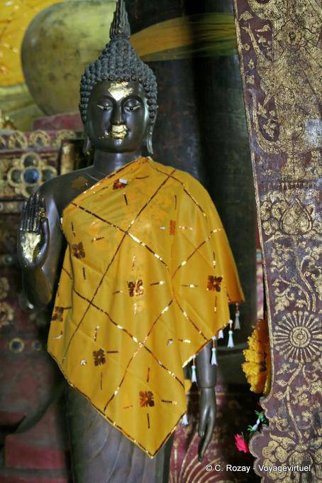 Negro Abhaya Mudra Buda, Wat Phra que Lampang Luang - Tailandia