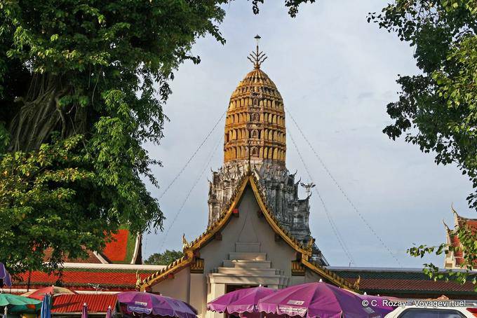 Vista desde el templo mercado de Sri Rattana Mahathat, Phitsanulok - Tailandia
