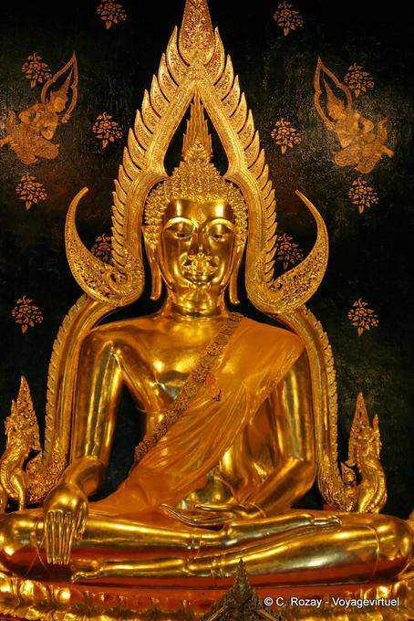 Phra Buddha Chinnarat primer plano (พระพุทธ ชิน ราช), Wat Phra Sri Rattana Mahathat, Phitsanulok - Tailandia