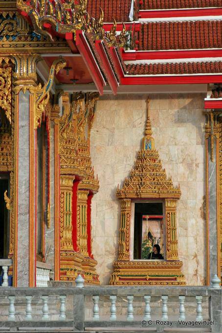 Decorativo armonía de Wat Chalong, Phuket - Tailandia