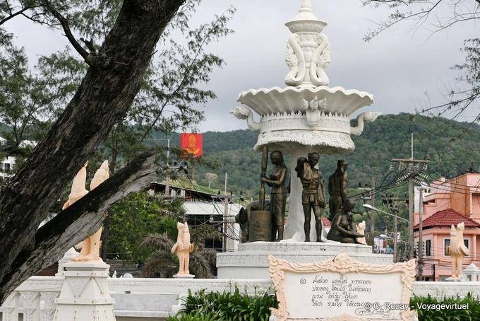 Una fuente conmemorativa en Patong, Phuket - Tailandia