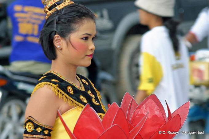 Chica de loto roja Festival de Patong, Phuket - Tailandia
