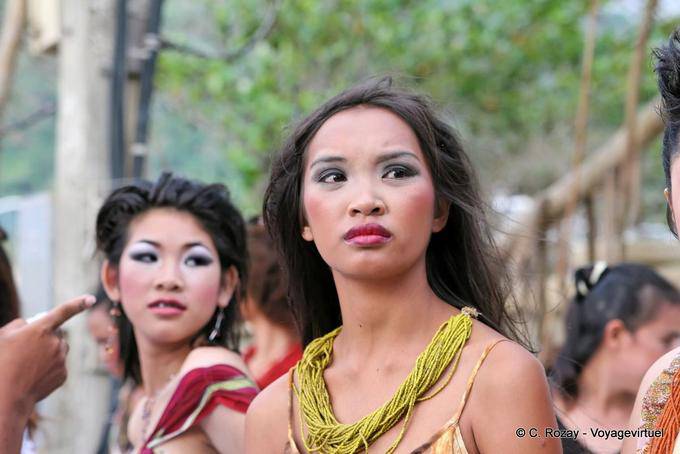 Dedo en los travestis, Festival de Patong, Phuket - Tailandia