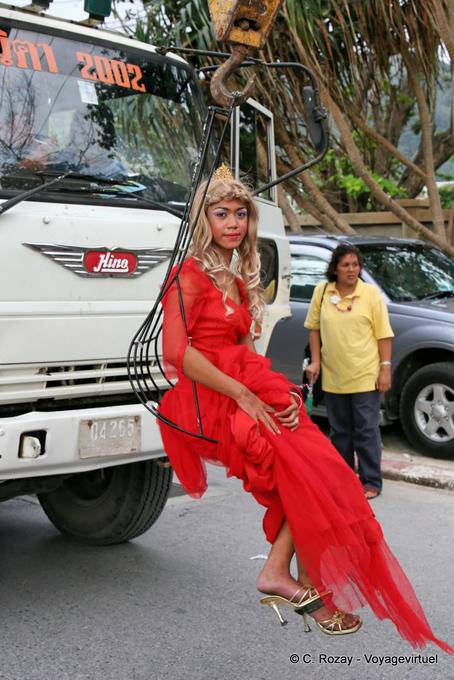 Columpio improvisado, Festival de Patong, Phuket - Tailandia