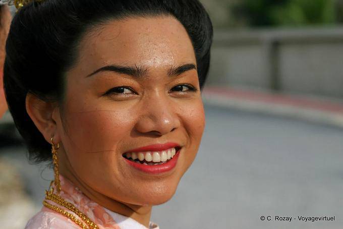 Sonrisa brillante, Festival de Patong, Phuket - Tailandia