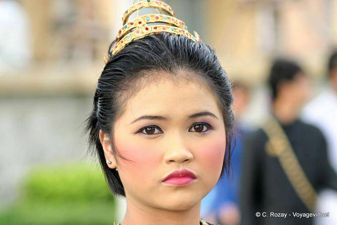 Mirada de la mujer, Festival de Patong, Phuket - Tailandia