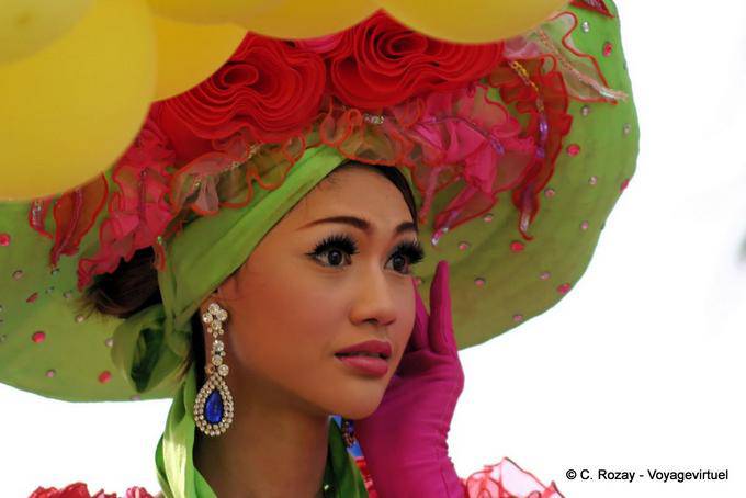 Adivinar el sombrero, Festival de Patong, Phuket - Tailandia