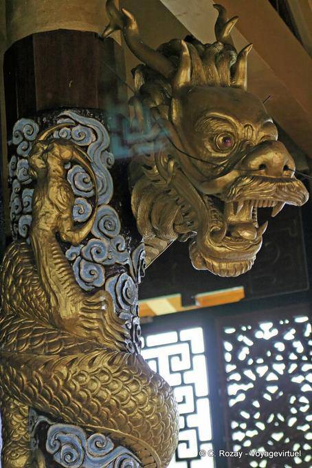 Cabeza de dragón, de Phuket Town gitana - Tailandia