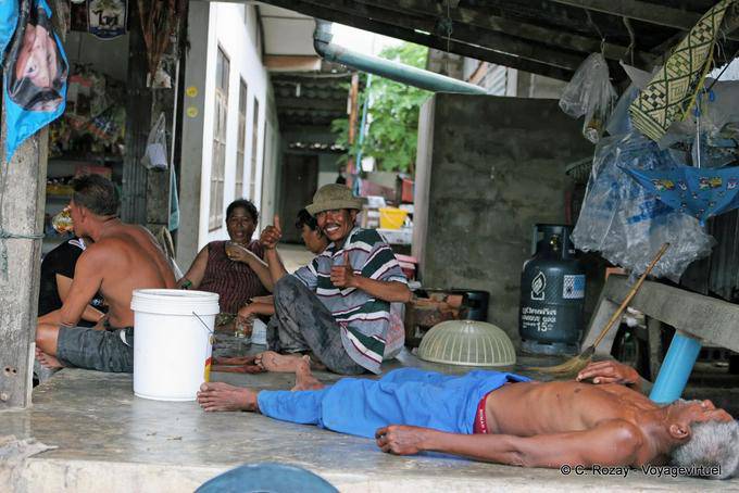 Phuket Town gitana es el alcohol fluye libremente - Tailandia