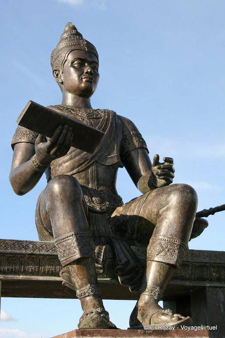 Estatua del rey Ramkamhaeng Monumento, Sukhothai - Tailandia