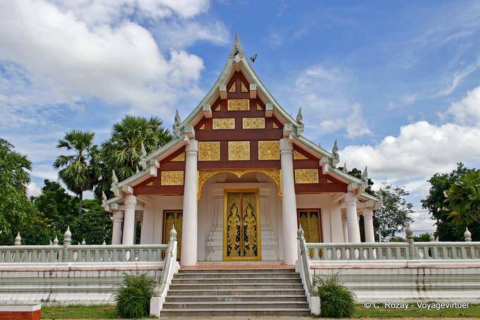 Un reciente Templo, Sukhothai - Tailandia