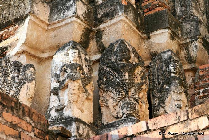 Decoraciones guardias y garudas, Sri Sawai, Sukhothai - Tailandia