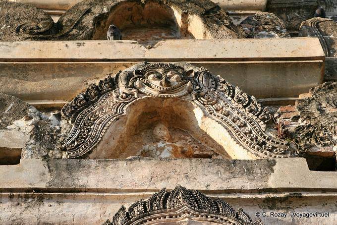 Finesse de adornos Sri Sawai, Sukhothai - Tailandia