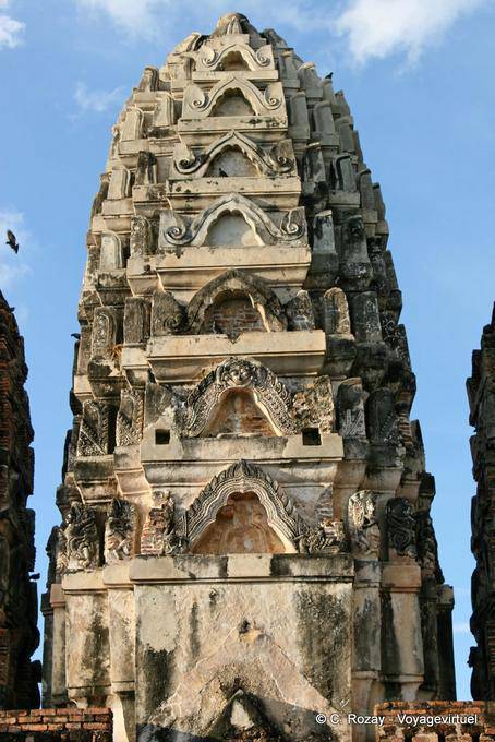 El Prang de medio (20 metros), Sri Sawai, Sukhothai - Tailandia