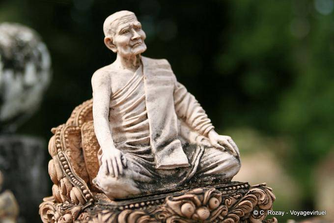 Estatua de un sabio, Sukhothai, Sukotai - Tailandia